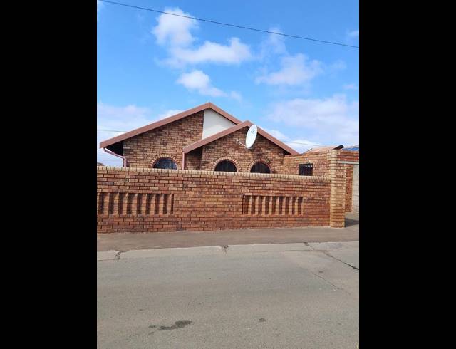 3 BEDROOM HOUSE FOR SALE IN PROTEA GLEN EXT